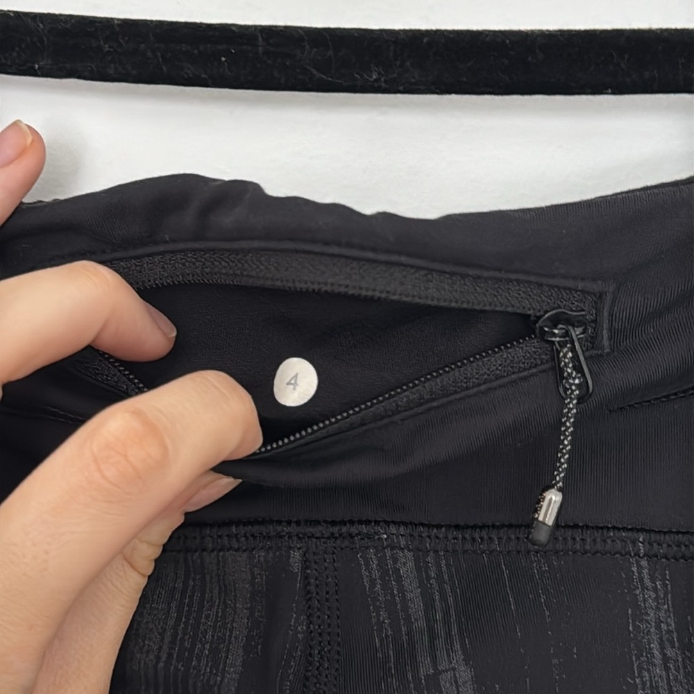 Lululemon Cropped Leggings, Black - Size 4 - Picture 5 of 6